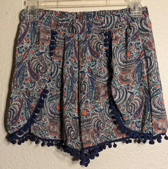 Moa Moa Paisley Print Women's Shorts with Pom Pom Trim Size Medium - Picture 2 of 5